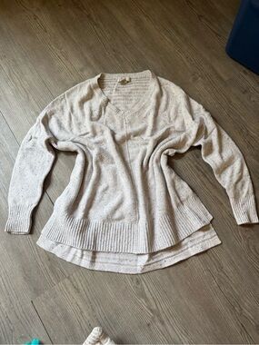 ruby moon Cream Layered Hem V-Neck Sweater